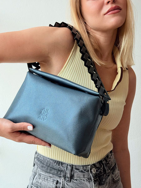 Ana Soft hobo bag Azul metalizado