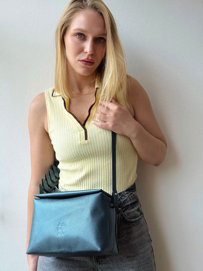 Ana Soft hobo bag Azul metalizado