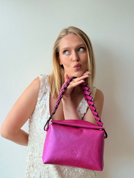 Ana Soft hobo bag Fucsia Metalizado